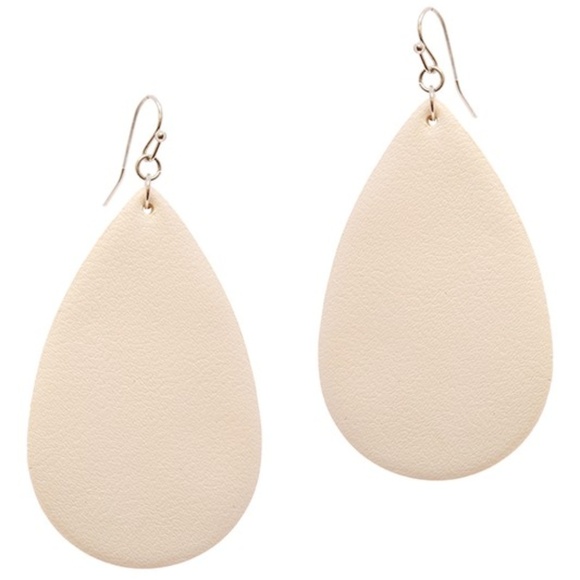 Jewelry - 2 Left Beige tear drop shape leather earrings